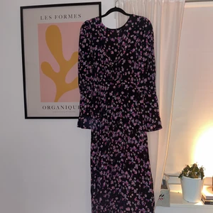 Blommig klänning med öppen rygg!😍 - Blommig från HM! 