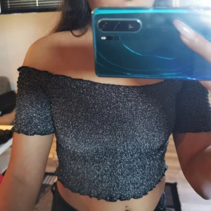 Glittrig topp - Sitter bra. Är stretch