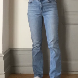 Jeans, Vero Moda, xs  - Mycket bra skick, använda ca 3 gånger. Säljes då de är lite stora i midjan för mig. Frakt ingår inte