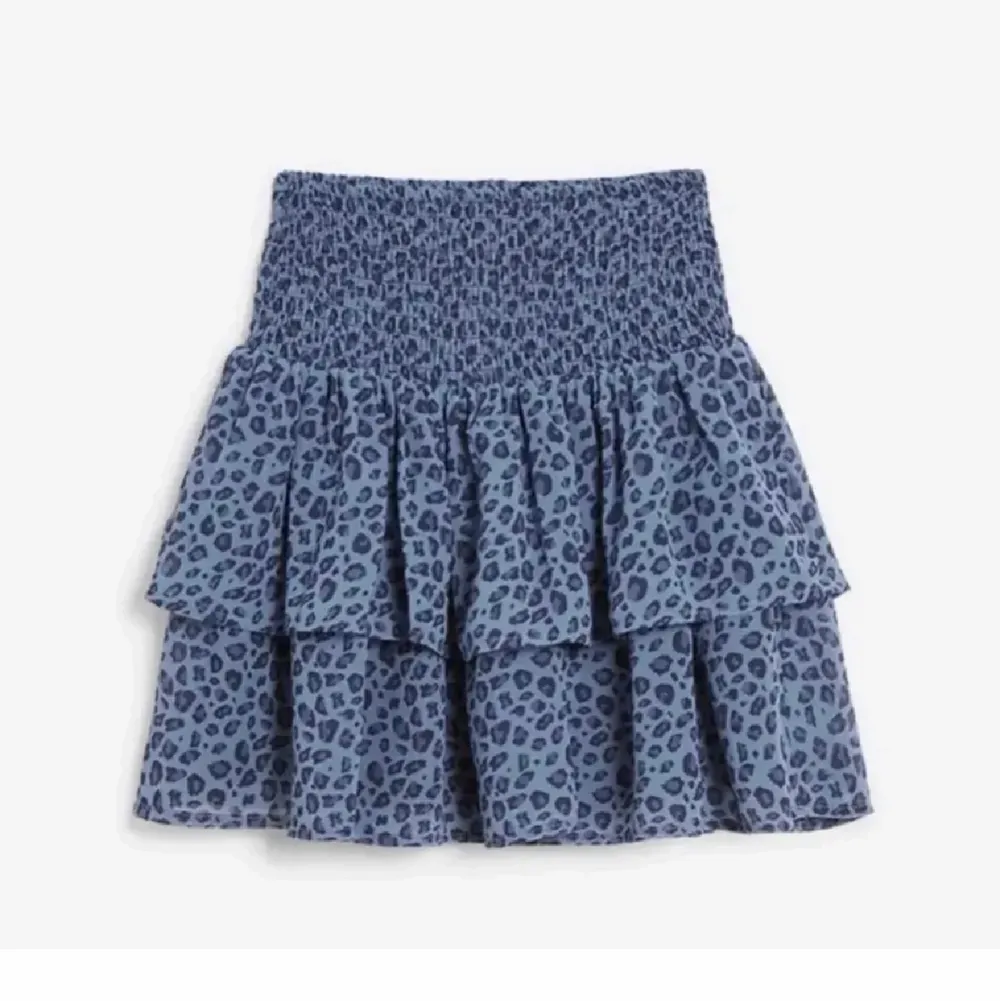 Säljer min super fina leopard kjol från Kappahl som inte kommer till användning! Använt fåtal gånger! Skriv för intresse eller frågor❤️❤️. Kjolar.