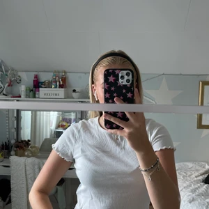 Fin topp - Fin tröja lite noprig därmed priset. Ifrån Ginatricot i strl M men sitter som S också.