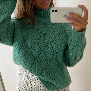 Zara tröja - Säljer denna super fina sköna zara tröjan. Buda i kommentera!! Köp direkt för 500