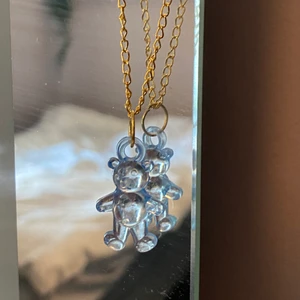 Halsband  - Vet faktiskt inte var jag har fått detta ifrån men det är jätte vackert och aldrig använt ❤️ frakten som kostar 11kr ingår i priset <3