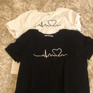 T-shirt sett - Vitt/svart ,storlek 140,bra kvalitet,säljs då det är för litet