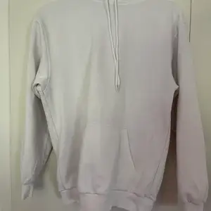 Hoodien är köpt på herravdelningen men den passar alla! Jätteskön basic hoodie!                                              Köparen står för frakten!