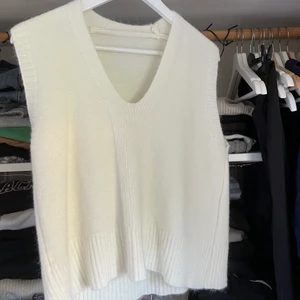 ull väst - jätte fin! aldrig använd. köpte för 250 