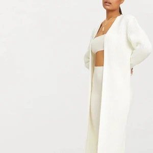 Fiiin kofta ❤️‍🔥 - Superfin vit kofta i längre modell! Stl S