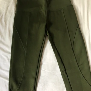 Gröna träningstights  - Oanvända Militärgröna träningstights 