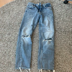 Zara jeans storlek 34  - Säljer ett par zara jeans storlek 34, använd fåtal gånger. 