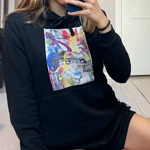 Hoodie från the cool elephant  - Hoodie från the cool elephant med ett snyggt tryck. I mycket gott skick och i väldigt bra passform. I storlek S! Tveka inte att höra av dig:)