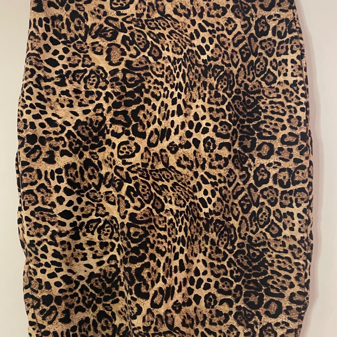 Leopard pencil shirt olika storlekar. Och en klänning  - 90