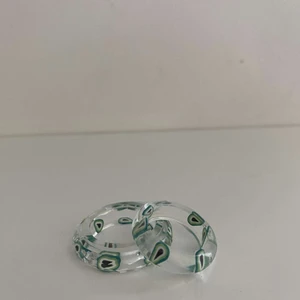 Avokado resin ringar🥑🥑🥑 - Nu säljer vi Avokado resin ringar🤩🥑🤩det finns i två olika storlekar 1 ring för 35 kr 2 för 70.🤩Ena ringen finns i storleken XL och den andra finns i storleken S🤩 Köparen står för frakten📦