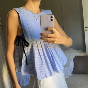 Somrig blus  - Superfin blus från Zara, aldrig använt så i nyskick! Perfekt till sommaren