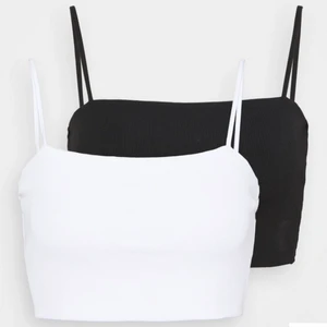 Monki top - Säljer dessa crop topsen från monki i strl S! helt nya med lappar kvar och oanvända.
