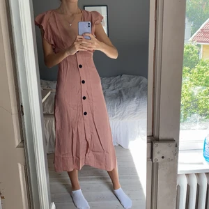 Sommar klänning - Superfin klänning från Zara, perfekt till sommaren, endast använd 2 ggr