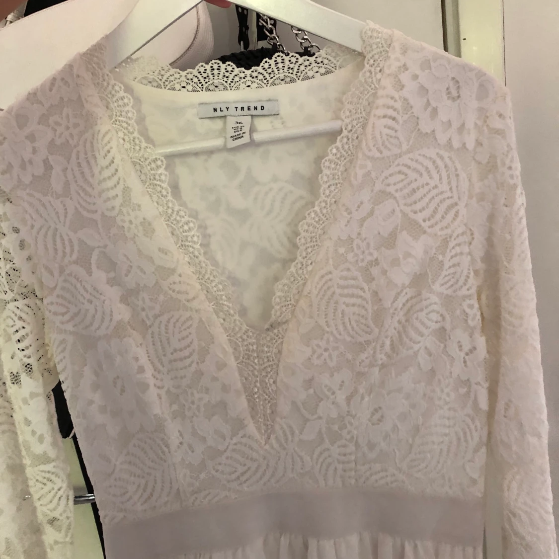 Vit spetsklänning - 90