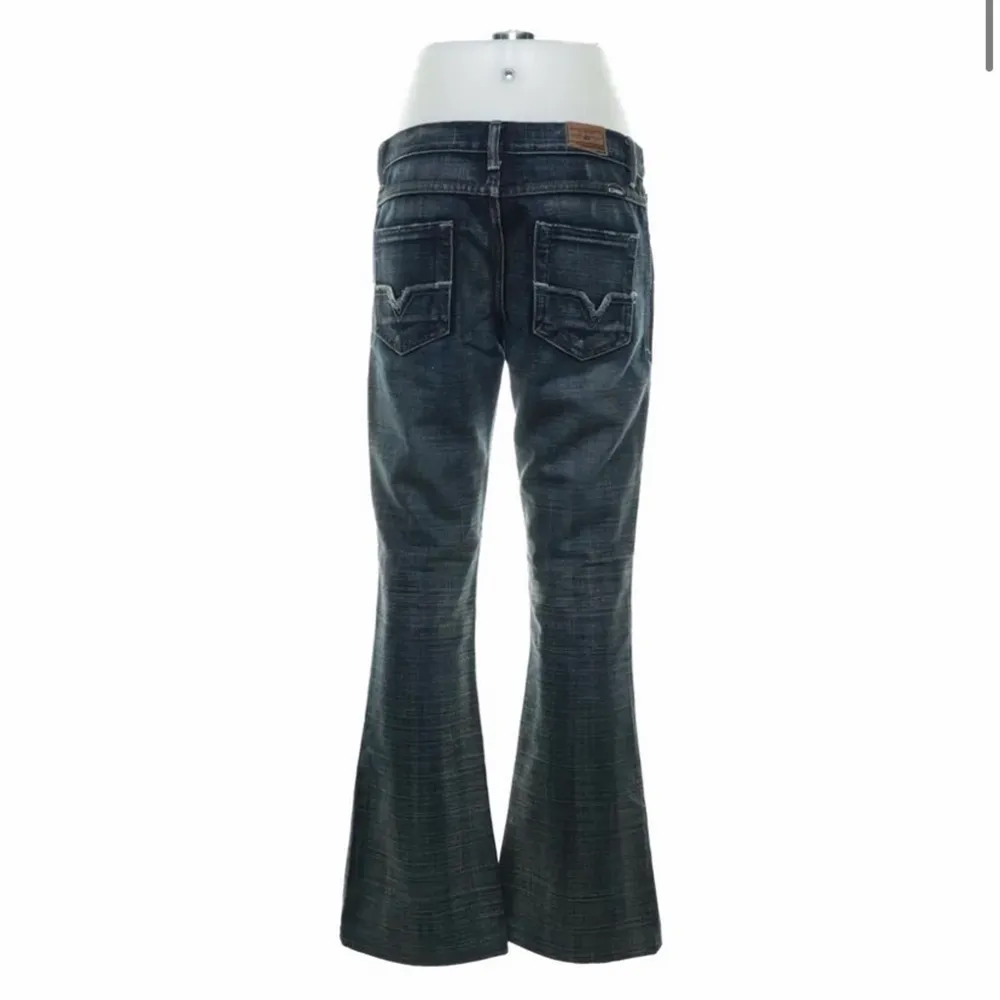 Ett par assnygga jeans som tyvärr var för små för mig...🌞 aldrig använda och jättebra skick!! Köpta från sellpy . Jeans & Byxor.