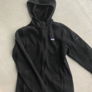 Patagonia hoodie zipper - Lite nopprig, men annars fin! Bra ficka på armen och skön huva
