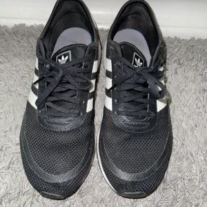 Adidas Skor - De är jätte sköna 