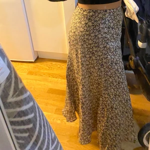 Fin klänning  - Köparen står för frakt. Budgivning om flera intresserade. Nypris 399kr