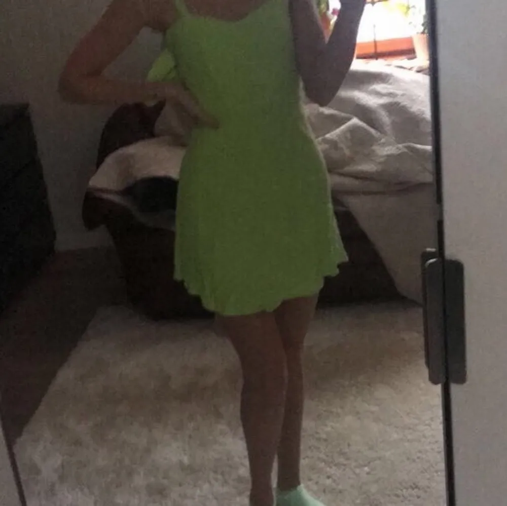 Fin grön somrig klänning. Köpt här på Plick och använt endast en gång🥰. Klänningar.