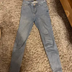 Blå lee jeans w25 L31, hög midja. 