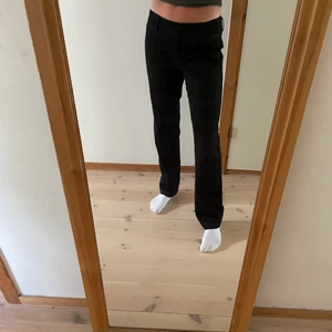 Lågmidjade kostymbyxor  - Supersnygga lågmidjade kostymbyxor köpta second hand!!!! Budgivning vid flera intresserade 