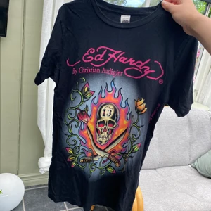 Ed hardy t-shirt - Ed hardy t-shirt i limited edition. 