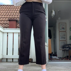 kostymbyxor, monki - Mina gamla favorit kostymbyxor från monki som blivit för tajta🥺 svarta och i strl 38💕