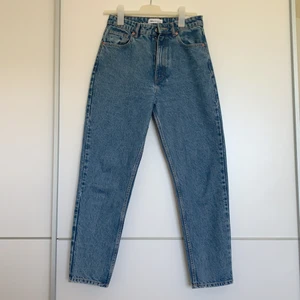 ALDRIG ANVÄNDA! Zara mom jeans  - Zara mom jeans storlek 38, aldrig använda 