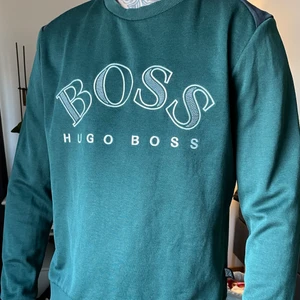 Hugo Boss - Storlek M, jätte bra skick. Ny pris runt 1500-1800. Mitt pris 1000