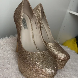 Nelly  - Fest skor använd ändats 1 gång 