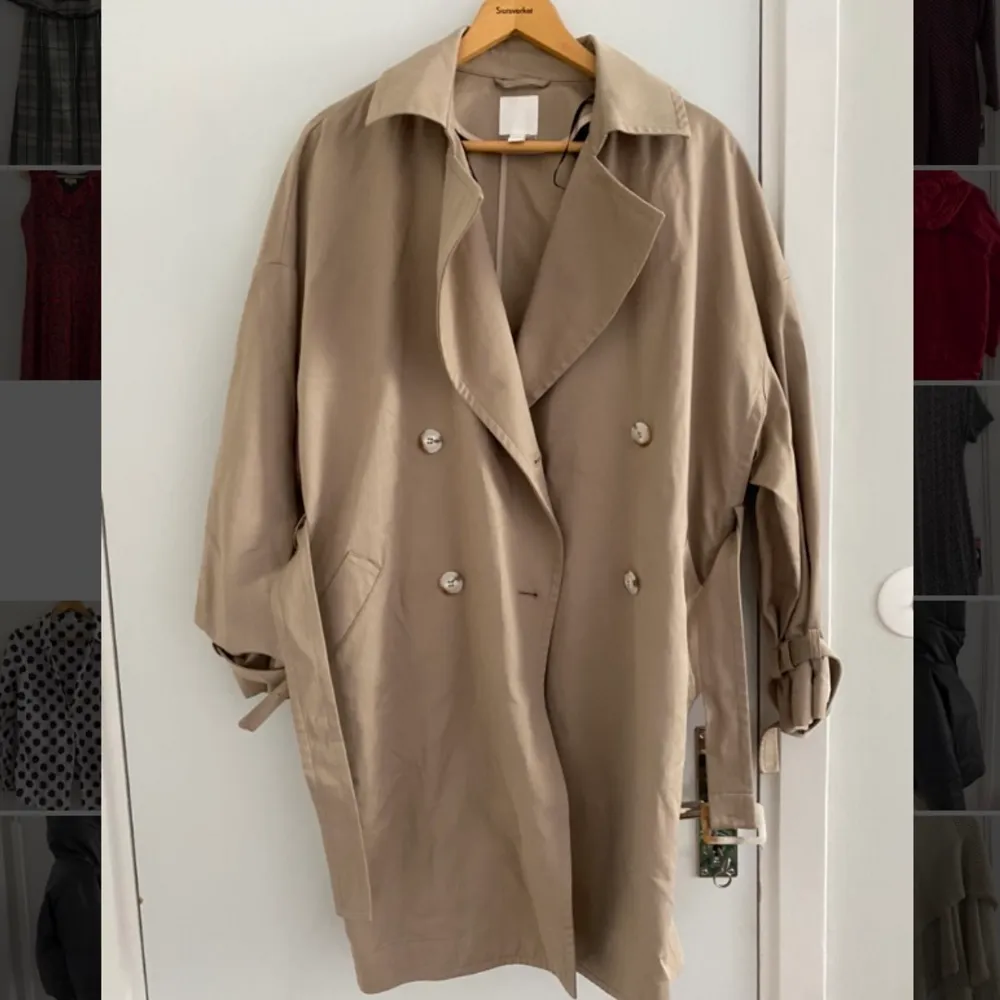Never before worn, light coat from H&M. Beige with super cute buttons. Perfect for autumn and summer 🌷🍂. Jackor.