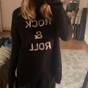 Zadig Voltaire tröja  - Jättefin zadig tröja i storlek s💞Den är lite för stor för mig och säljs därför. Orginalpris är 3000kr , buda från 500💞❤️