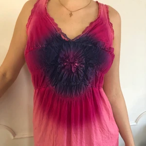 miss sixty unik klänning M - märke: miss sixty 🌈 storlek M. modellen på bilden har storlek 36/38. möts upp i stockholm eller fraktar. *köpare swishar innan plagget fraktas. 