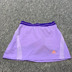 Tenniskjol - Säljer för jag slutade tennis för länge sen, sitter fortfarande jättebra på mig. 