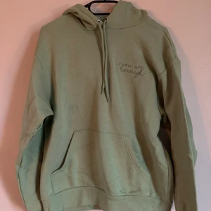 Hoodie - Säljer min gröna Hoodie ifrån monki köpt förra året, har aldrig använt den💗💗💗