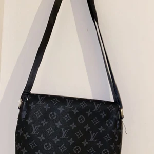 One Size  - Helt ny med påse. Bara seriösa kunder. Var redo med pengar. 