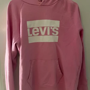 Rosa levis hoodie - Stl M, skriv om ni har frågor💞 kan gå ner i pris