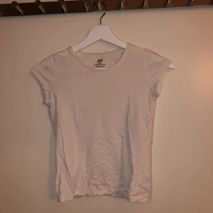 Mini t-shirt - Vit mini tshirt från H&M. 
