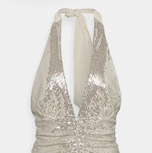 Glitter topp - Super söt oanvänd festtopp från gina perfekt till nyår storlek XS men passar även mig som vanligtviss har S 🎀💙❄️🤍  Bud från 200kr+frakt                                   Budet ligger på 280kr, köp direkt för 350kr💕