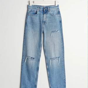 Jeans från Gina tricot: 90s high Waits i storlek 36. Har använt en gång, ordinarie pris 599:-, säljer dom för 249:- plus frakt. 