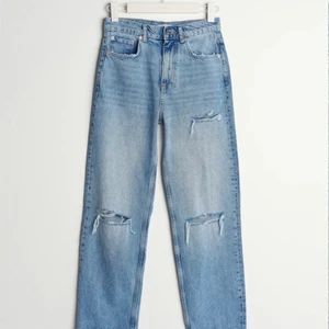 Jeans - Jeans från Gina tricot: 90s high Waits i storlek 36. Har använt en gång, ordinarie pris 599:-, säljer dom för 249:- plus frakt. 
