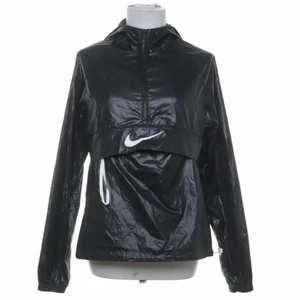 Nike jacka  - Vindjacka från Nike, supersnygg och i bra skick. Storlek S passar XS-M