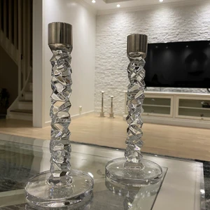 Orrefors Ljusstake 2-pack  - Haft dessa två ljusstakar i ca. 2 månader, knappt använda, inga repor eller sprickor. Säljer då de inte kommer till användning. Köpt för 1000 kr 