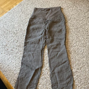 Hm Mama 100%linne  -   Flyttrensning- Massvis med kläder till billiga priser!!   Från 5kr  jag samfrakrar så kolla gärna mina andra annonser!   Kan skicka med frimärken eller spårbart, Frakt priset baseras på paketets vikt! Jag ansvarar inte för postens hantering av paket.   Kontakta mig vid frågor :) 