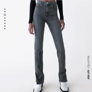 Zara jeans - Säljer mina zara jeans som är använda 2 gånger, jättefina och lagom stretchiga, frakt tillkommer på 35kr. Köp senast på torsdag 16/12 för att få de för 150kr + frakt, först till kvarn.