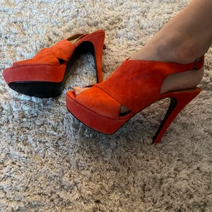 Rizzo oanvända mocka sandaletter stl38  - Rizzo oanvända mocka sandaletter stl38. Köp mina för endast 399kr