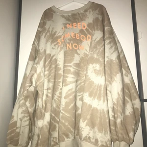 Shawn mendes - Säljer nu denna fina shawn mendes med tryck tröjan från hm. Använd 1 gång och är i helt ny skick. Köparen står för frakten 🤩