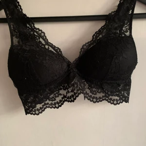 Spets bh - Svart spets bh från Gina. Mycket fin kvalite. Kan mötas upp i Göteborg annars betalar köparen frakten 